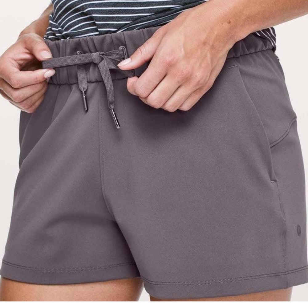Lululemon Shorts Size 6 On The Fly 3”